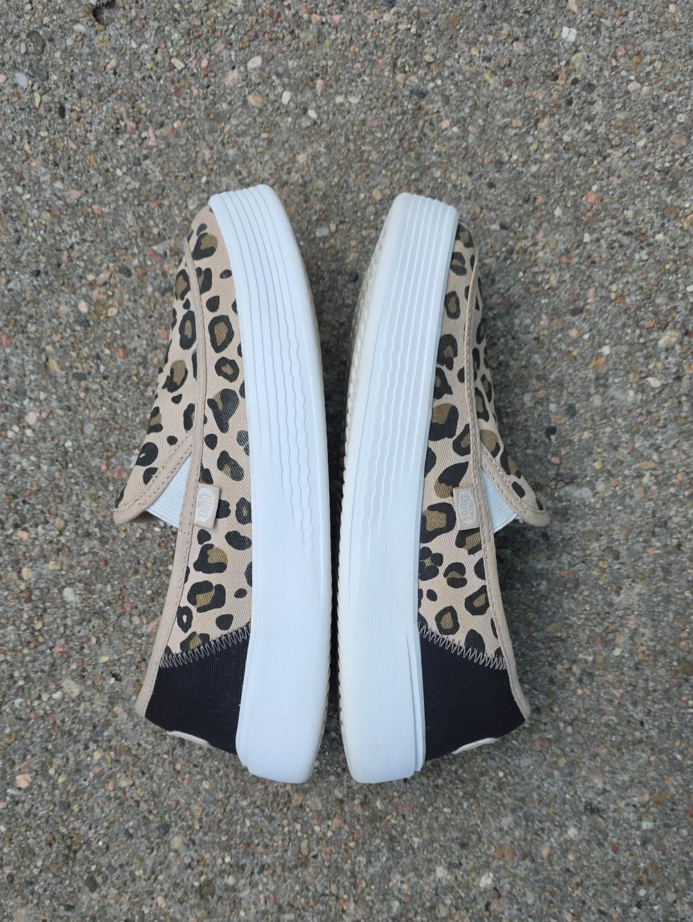 Hey Dude Sunapee Platform With Desert Leopard Print Size 6